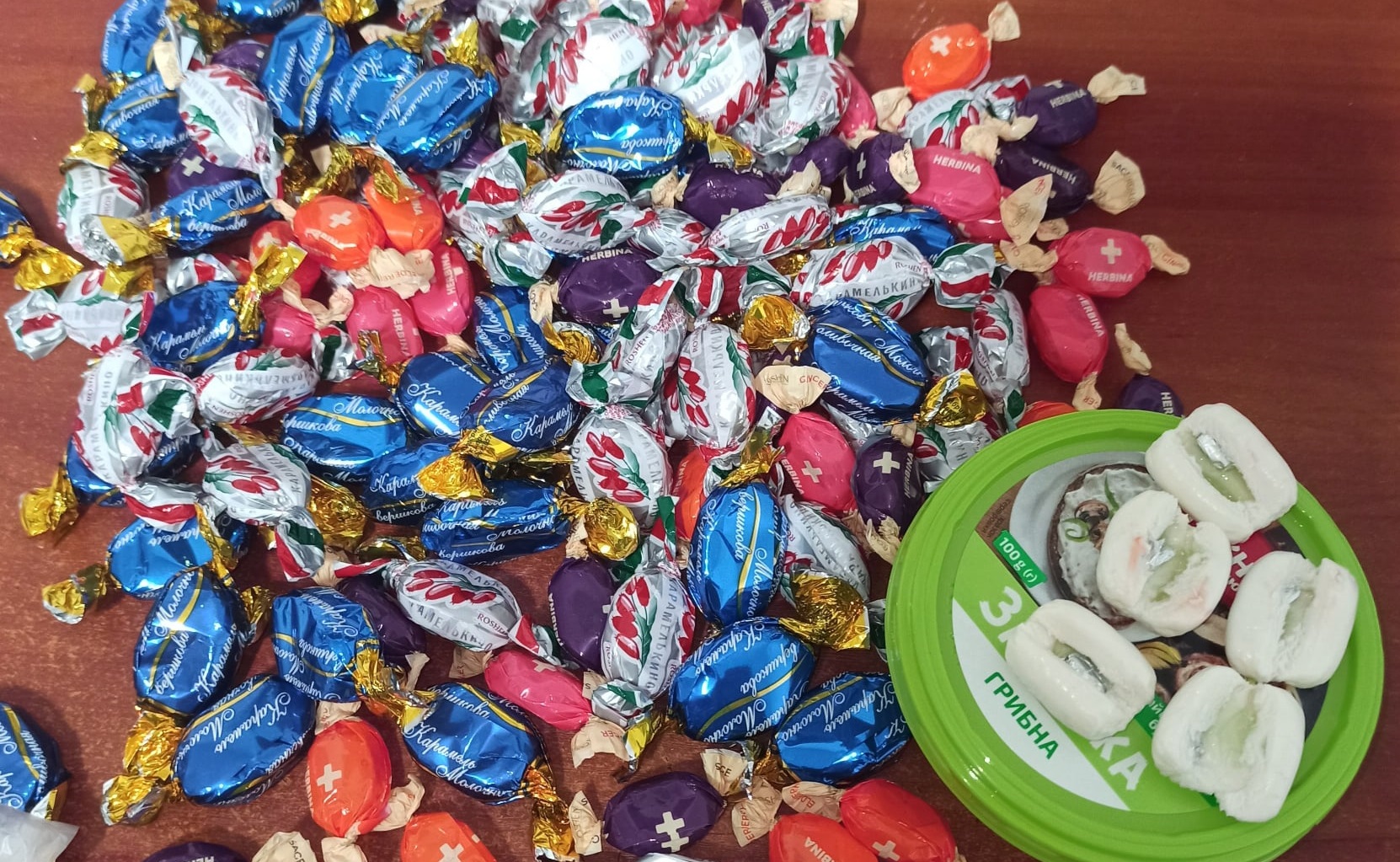 До кропивницької колонії нaмaгaлися передaти цукерки з підозрілою нaчинкою (ФОТО)