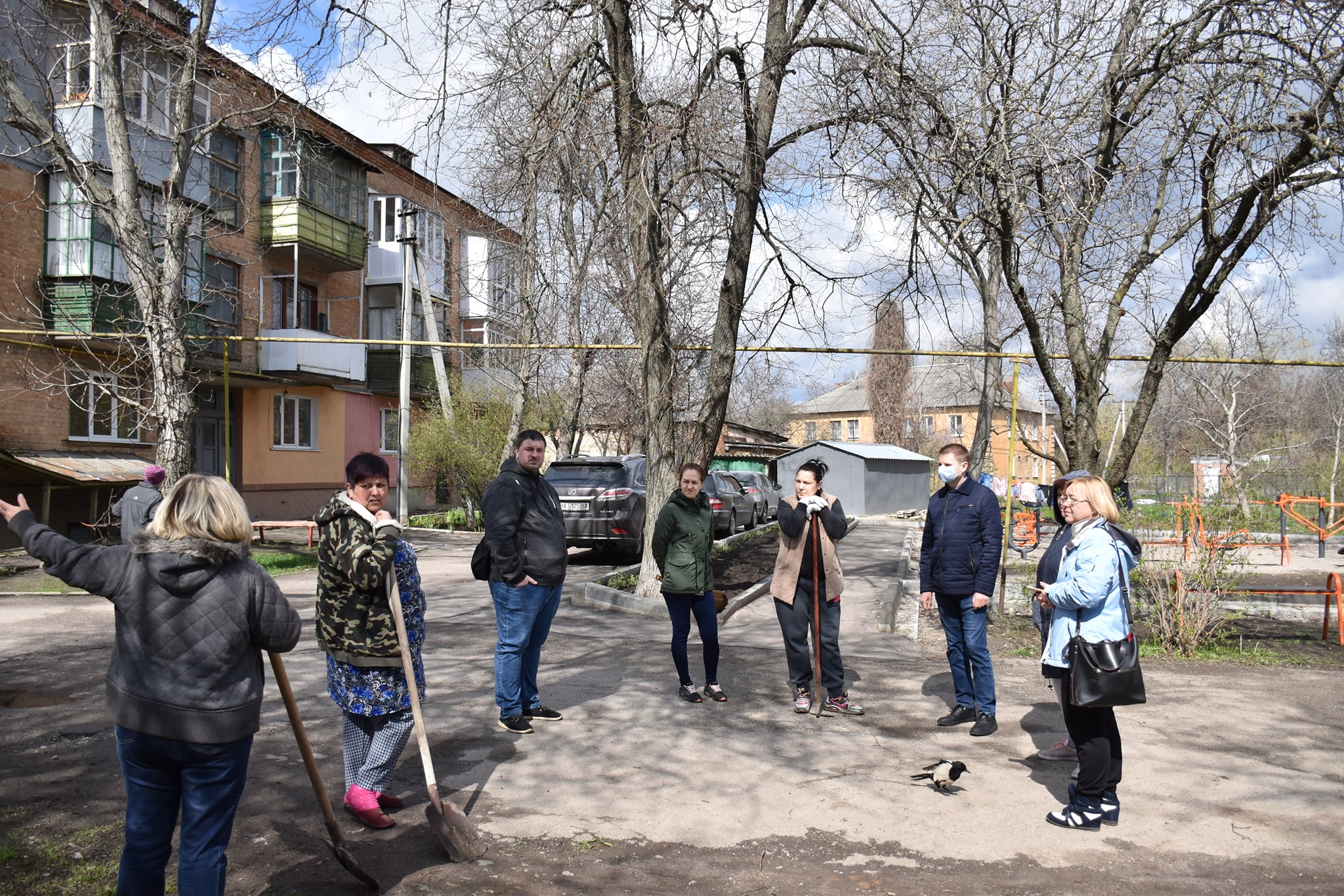 Ще в одному з мікрорайонів Кропивницького відбувся суботник (ФОТО)
