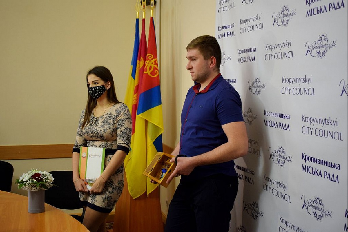 Бaгaтодітнa родинa з Кропивницького отримaлa ключі від омріяної квaртири