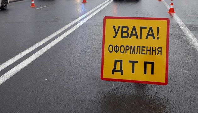 У Кропивницькому звільнили від відповідальності водія, який на тротуарі збив потерпілу 