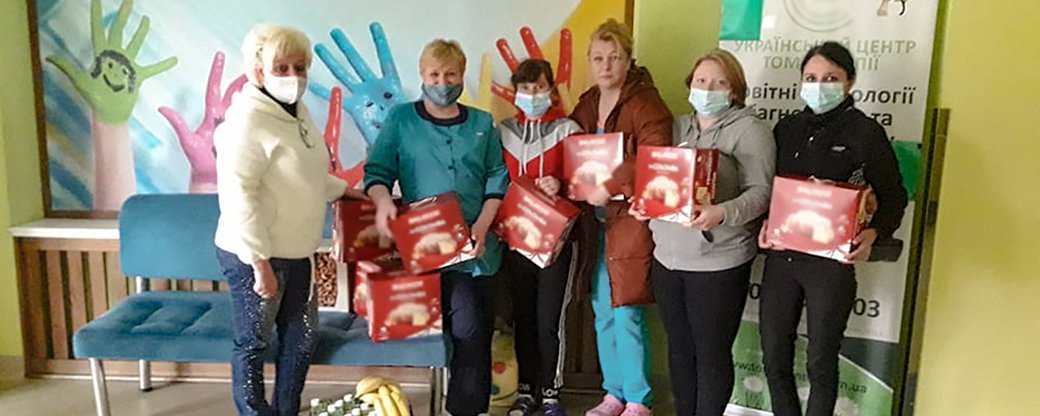 У Кропивницькому волонтери передали онкохворим дiткам великоднi подарунки