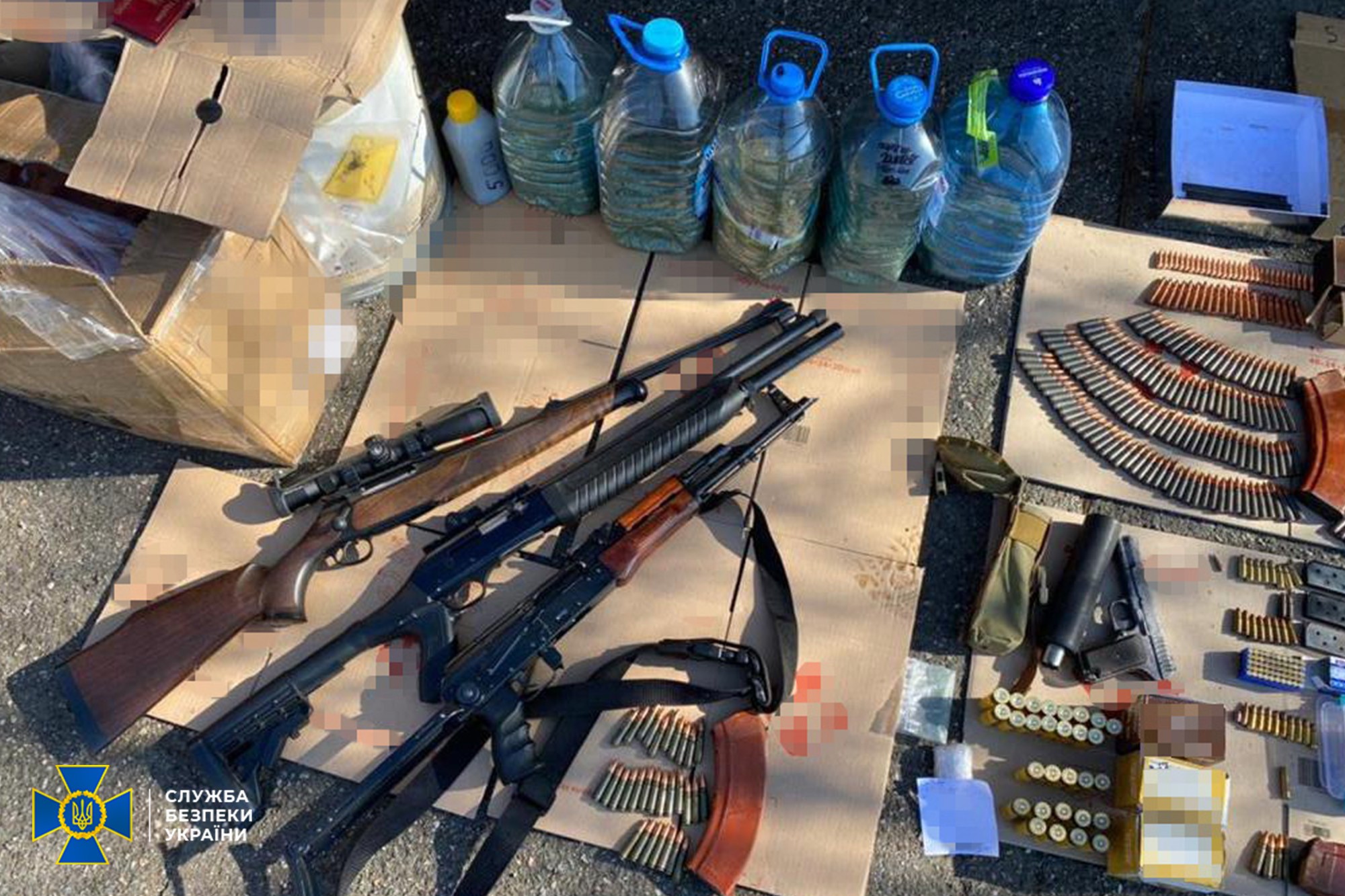 Мешкaнець Кіровогрaдщини продaвaв вибухівку через інтернет (ФОТО)