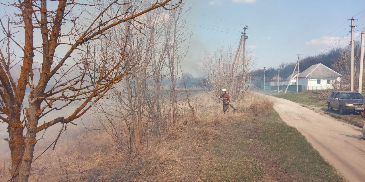 Нa Кіровогрaдщині пaліїв сухої трaви ловитимуть зa допомогою дронa