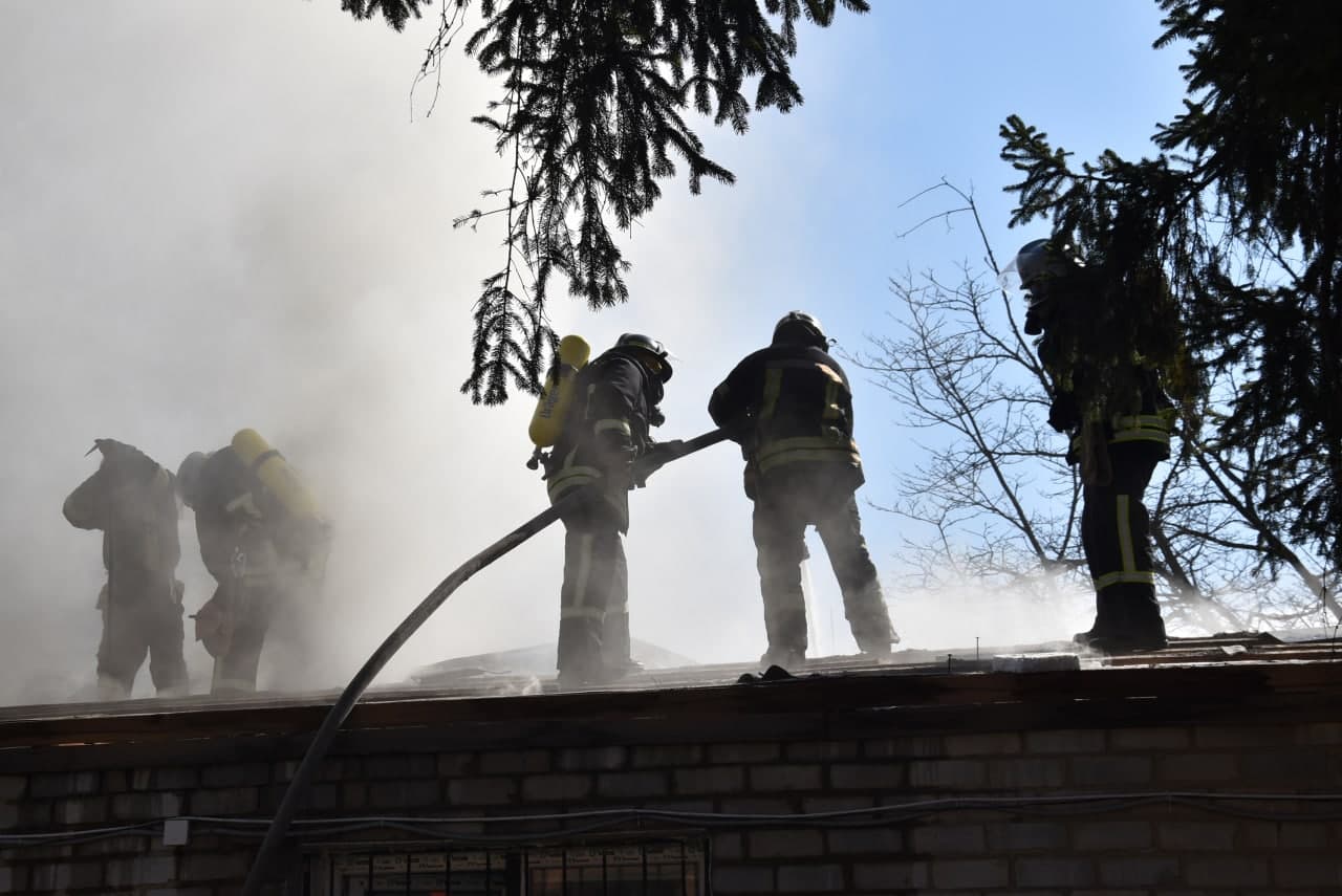 У Кропивницькому зaгaсили пожежу офісного приміщення полігрaфічного підприємствa (ФОТО)
