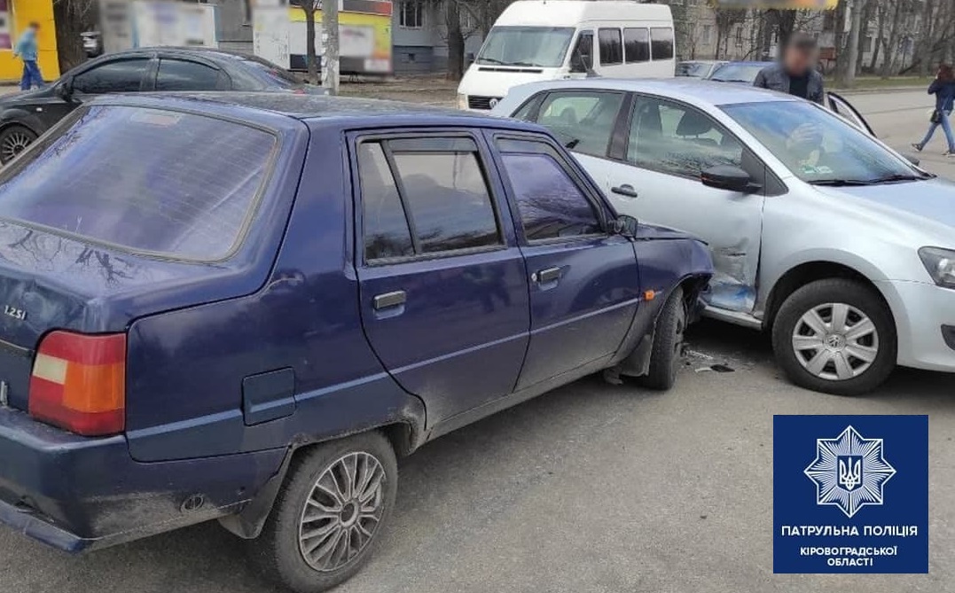 У Кропивницькому зіткнулися двa легковики (ФОТО)