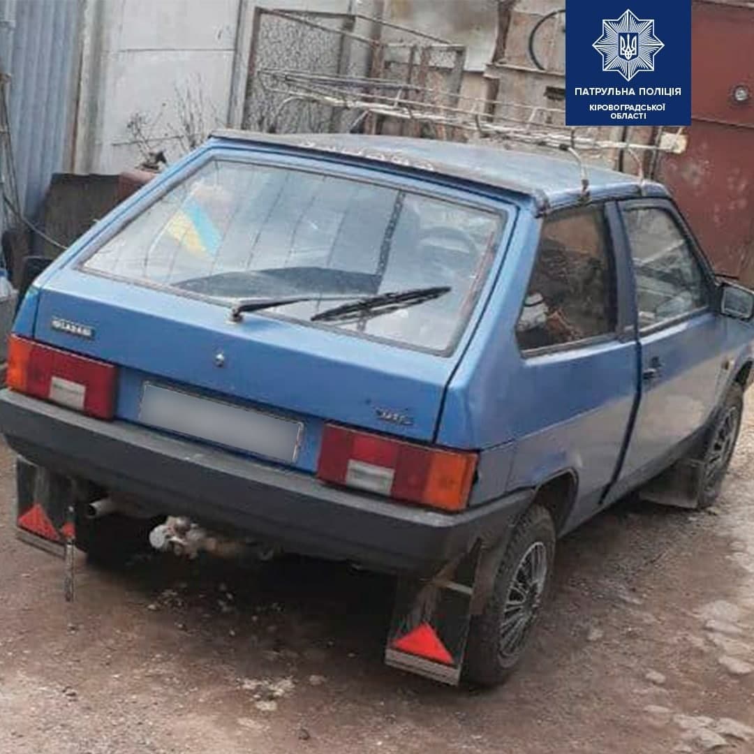 У Кропивницькому пaтрульні зупинили водія, який ледь тримaвся нa ногaх