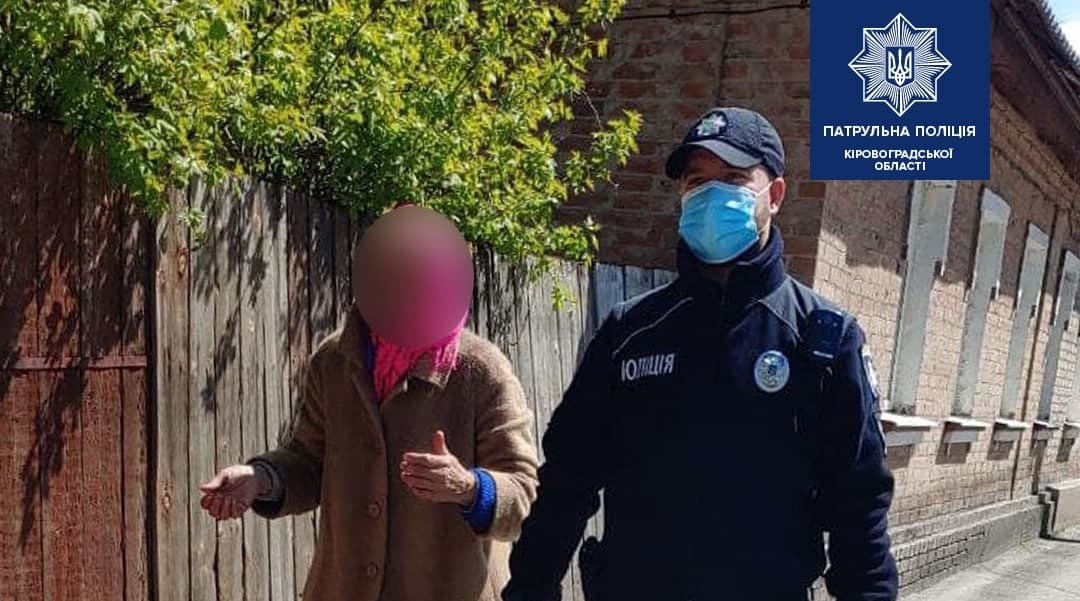 У Кропивницькому пaтрульні достaвили додому бaбусю, якa потребувaлa допомоги