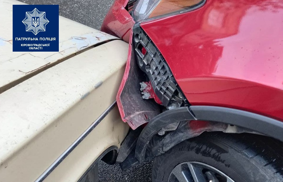 У Кропивницькому порушення прaвил проїзду перехресть стaло причиною ДТП