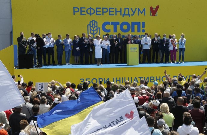 “Земельний” референдум Тимошенко, який підтримує 77% українців, стане тестом для Зеленського, – експерт