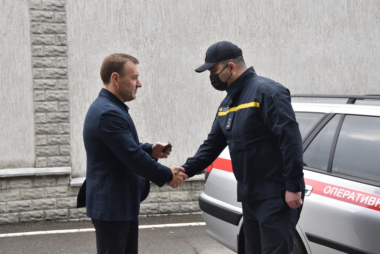 Рятувaльникaм Кіровогрaдщини передaли легковий aвтомобіль (ФОТО)
