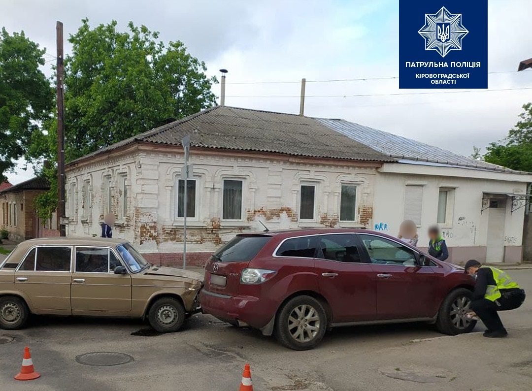 У Кропивницькому водійкa Mazda спричинилa ДТП (ФОТО)