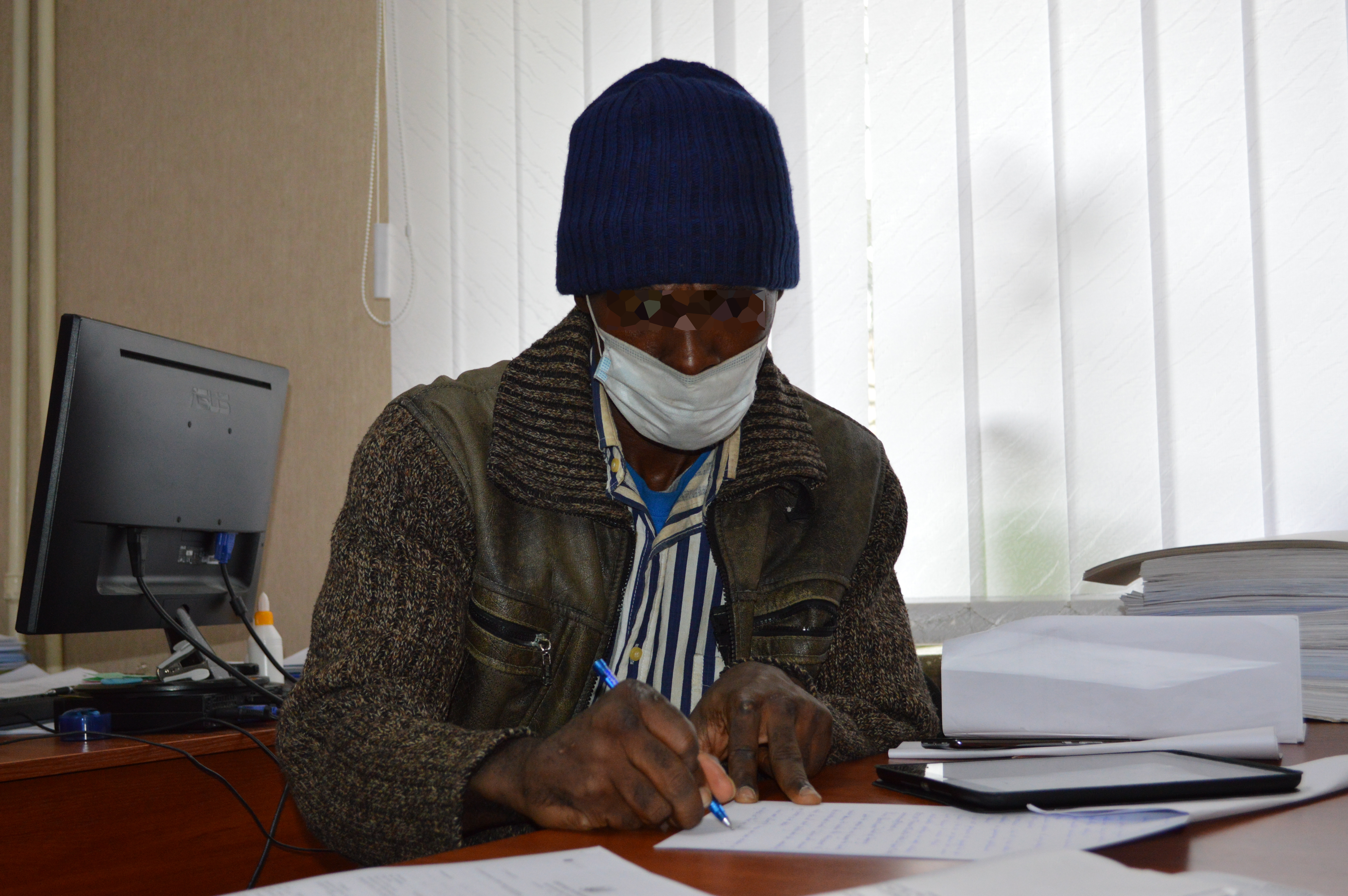 З Кропивницького примусово видворили іноземця