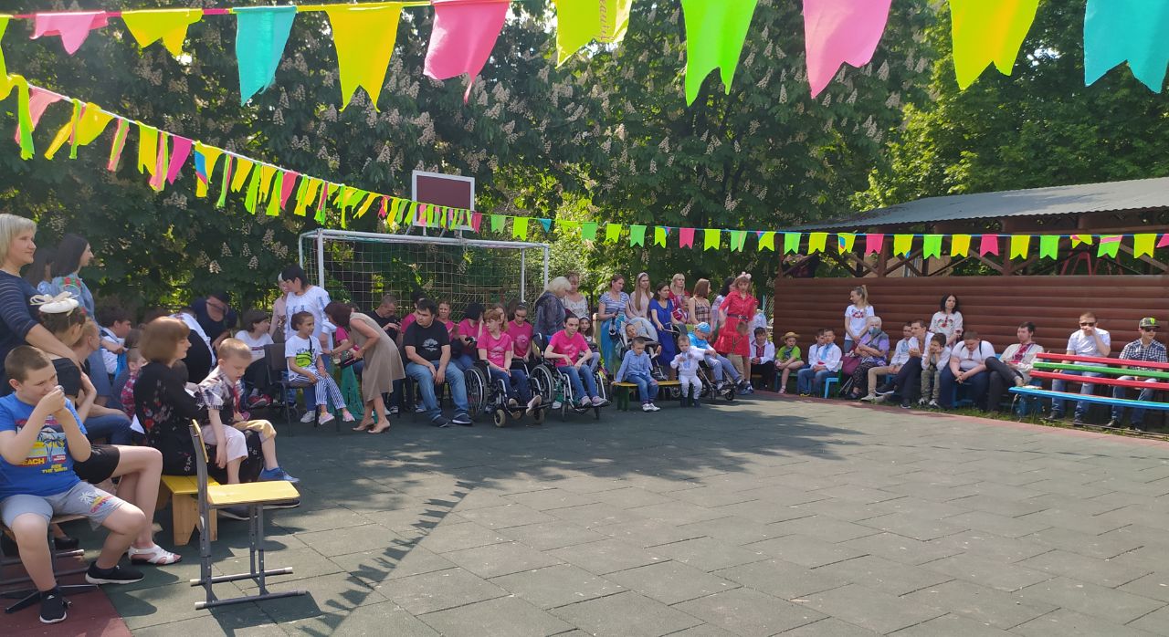 Кропивницьких дiток з iнвалiднiстю привiтали з прийдешнiм святом (ФОТО)