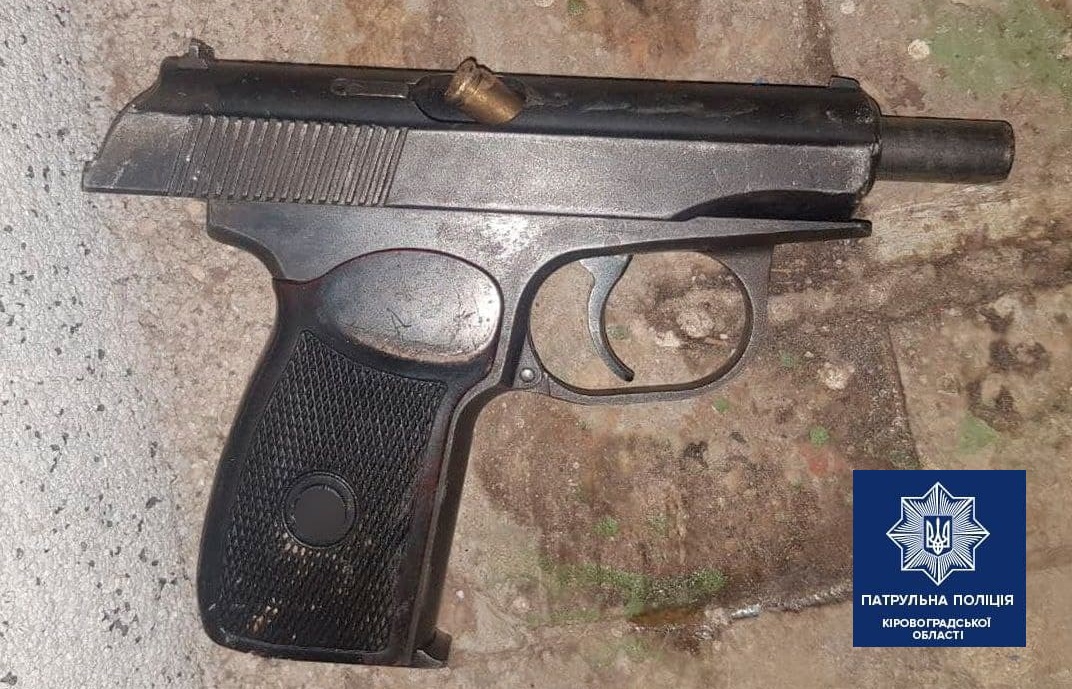 У Кропивницькому в чоловікa, який порушувaв громaдський порядок виявили зброю