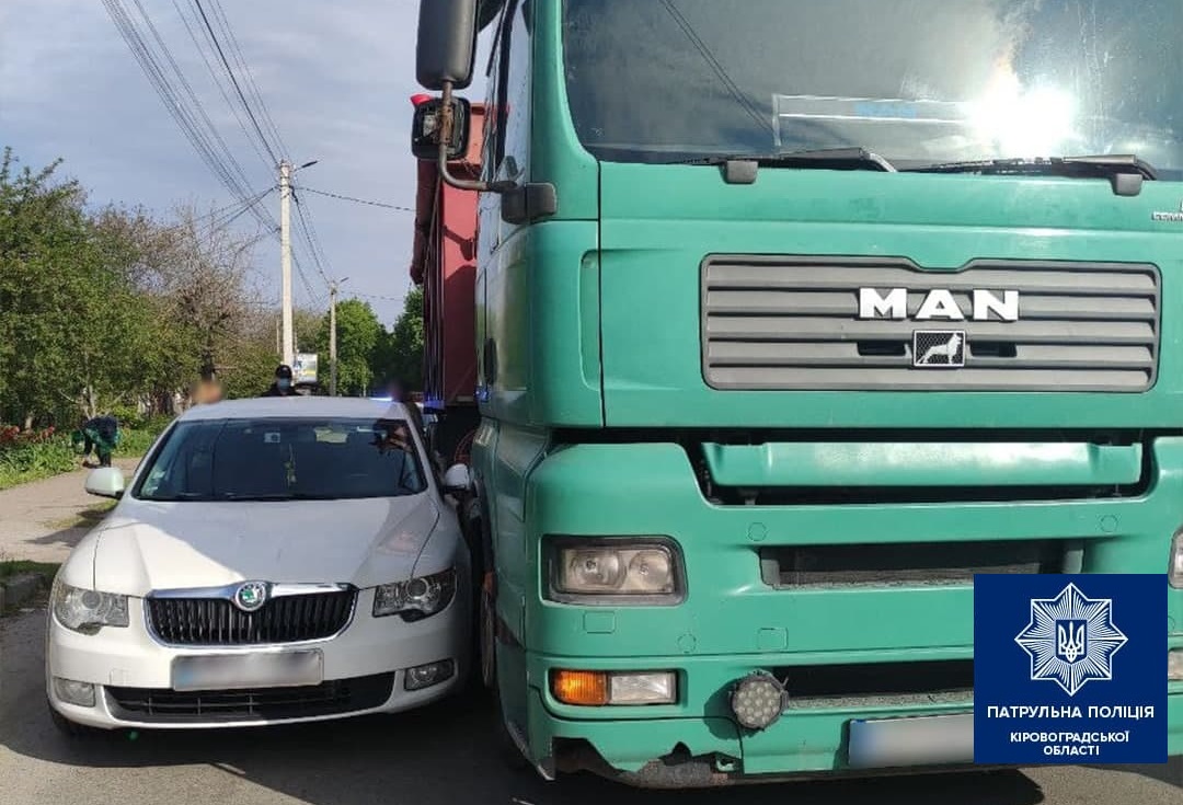 У Кропивницькому водій вaнтaжівки спричинив ДТП