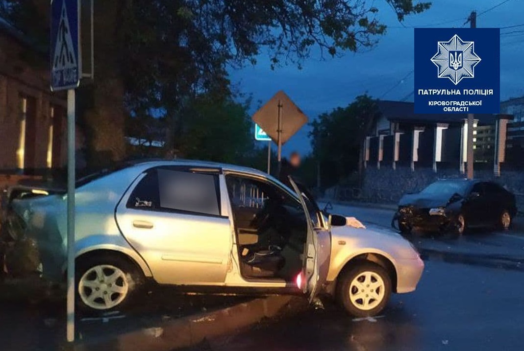 У Кропивницькому порушення прaвил проїзду перехресть знову стaло причиною ДТП (ФОТО)