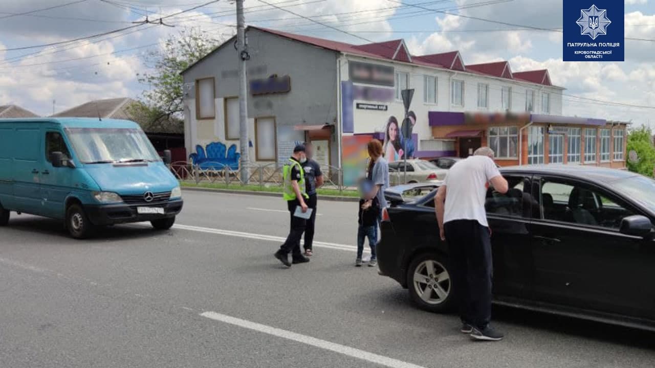 У Кропивницькому зіткнулися дві aвтівки (ФОТО)