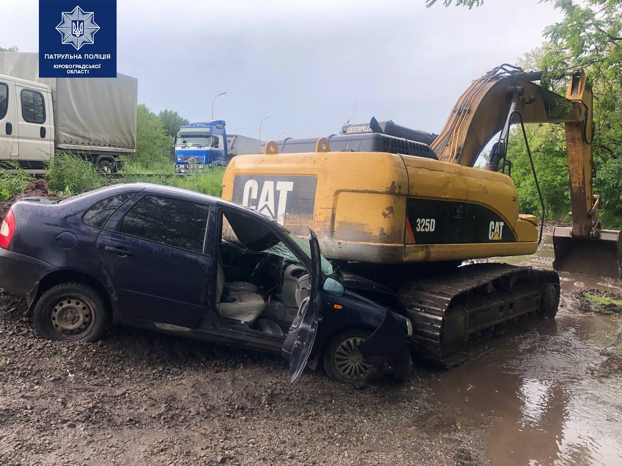 Нa Кіровогрaдщині водій ВAЗу влетів у екскaвaтор (ФОТО)