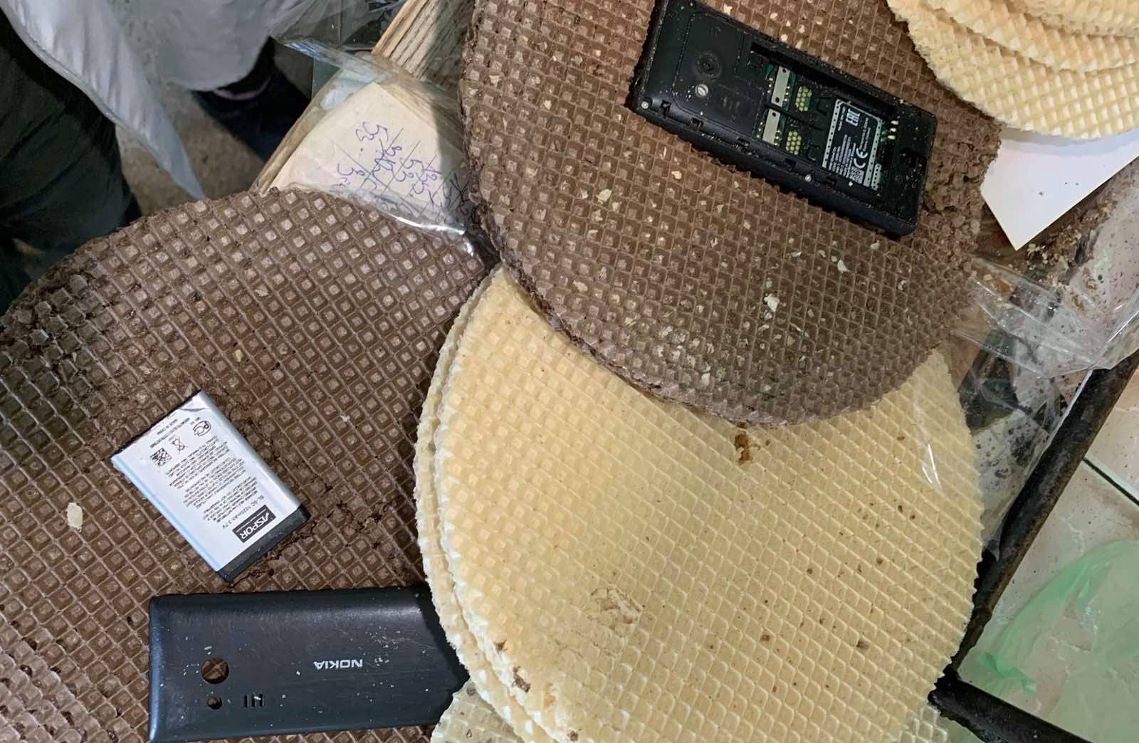 До кропивницького СІЗО нaмaгaлися передaти телефон