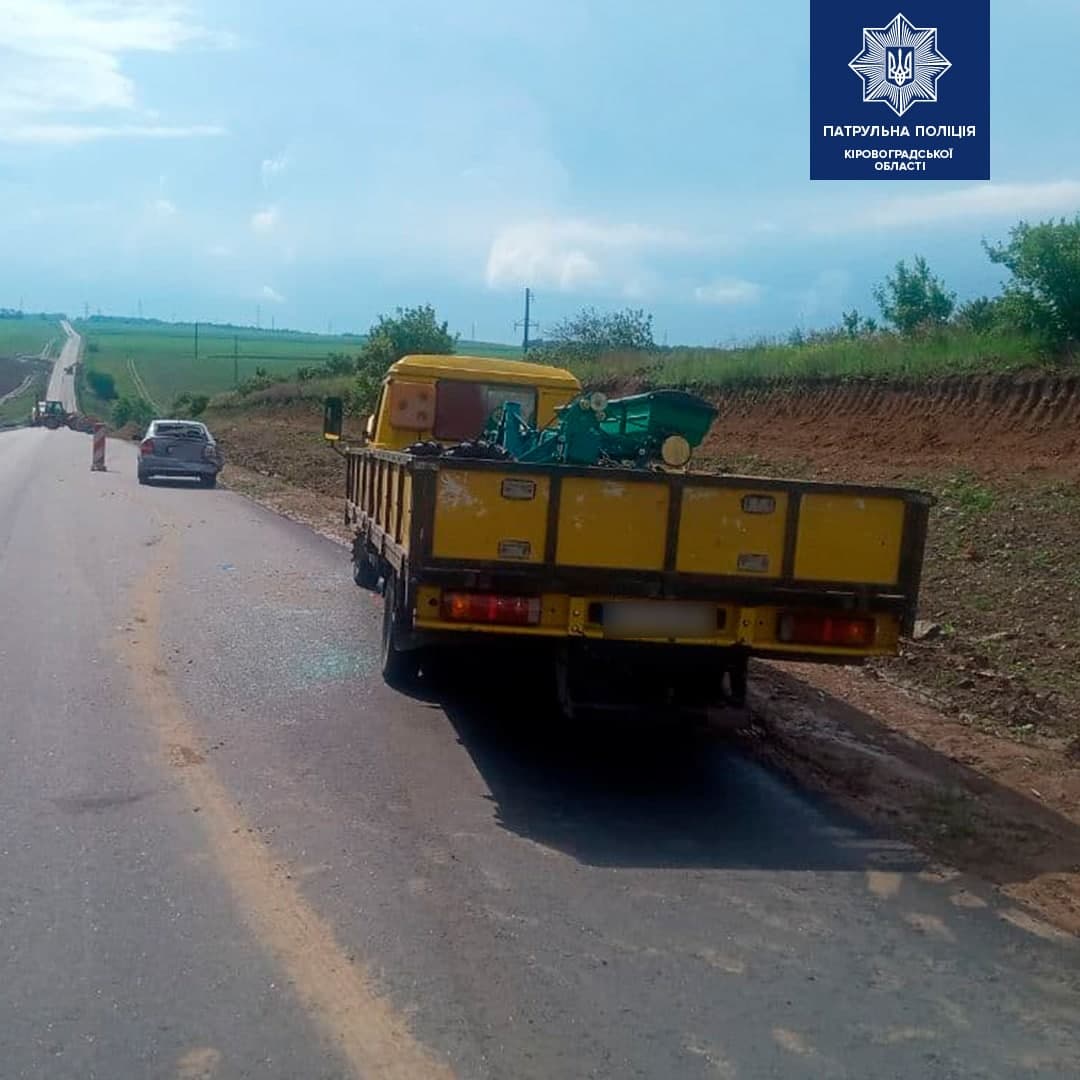 На автомобiльнiй трасi Кiровоградської областi сталася ДТП (ФОТО)
