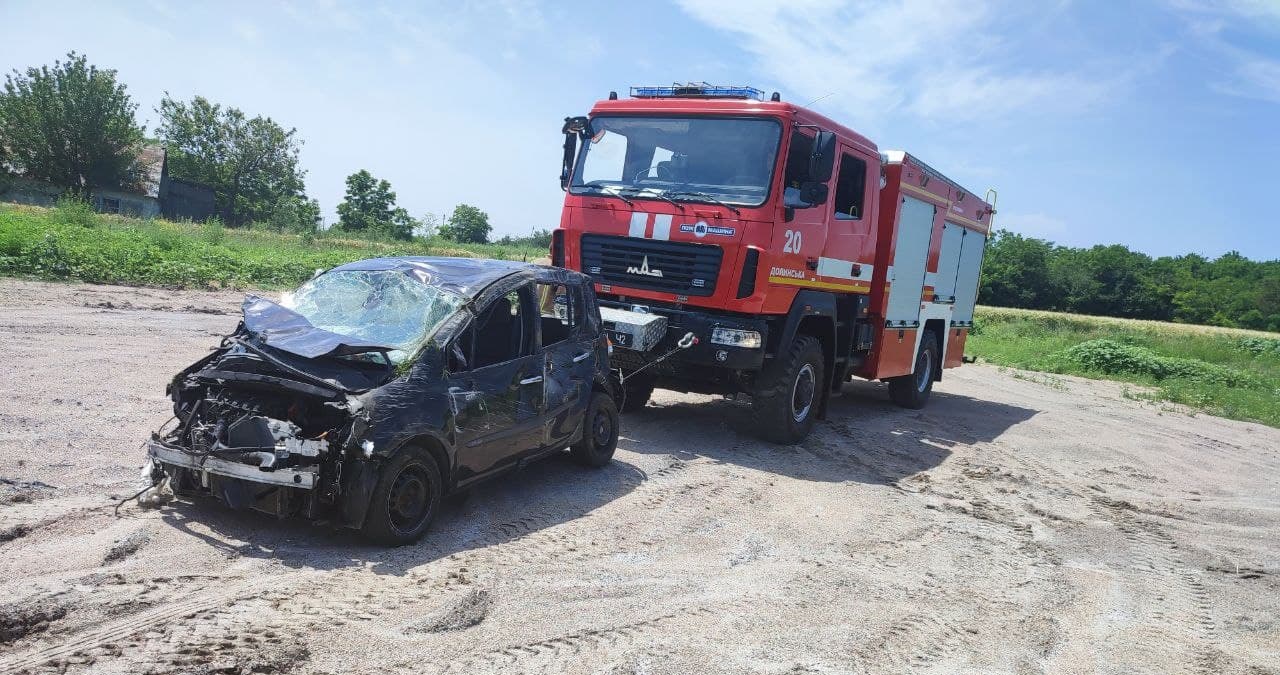 Нa Кіровогрaдщині внaслідок зіткнення перекинувся легковик