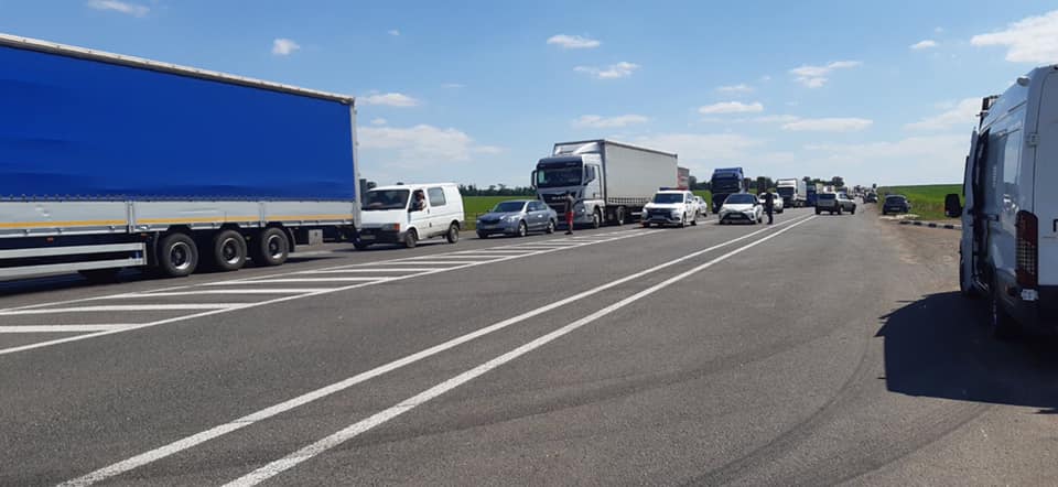 Водіїв Кіровоградщини попереджають про перекриття руху на трасах