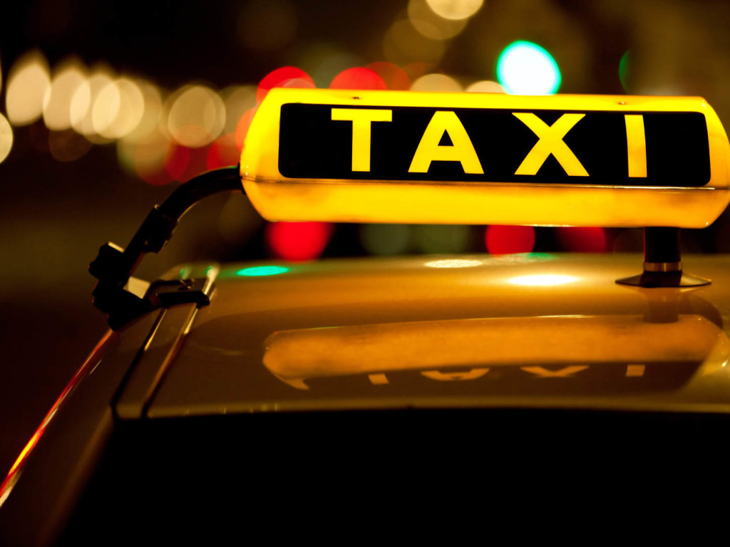 У Кропивницькому жінка заявила до поліції, що її пограбував таксист