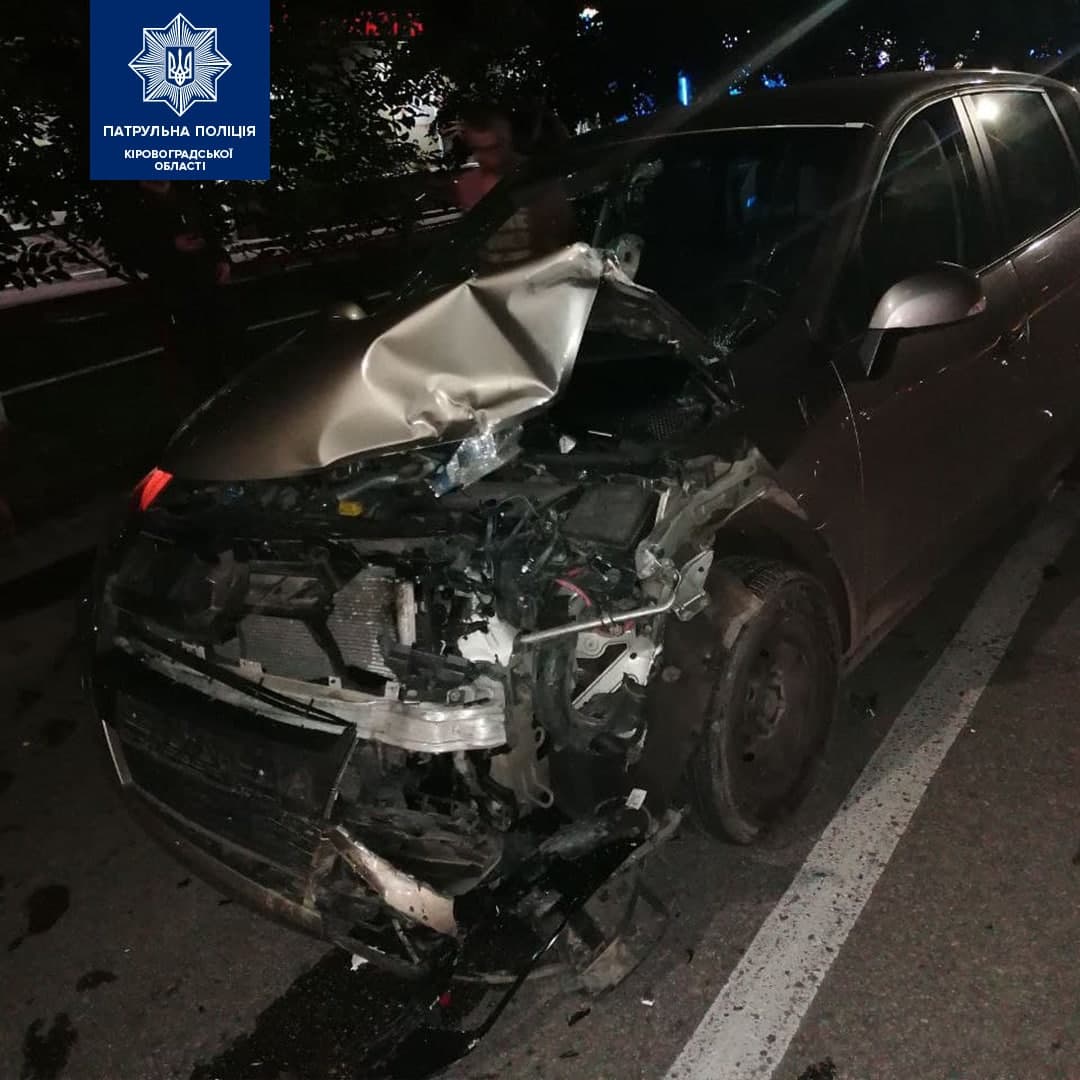 Вночi у Кропивницькому зiткнулися Renault та ЗАЗ-Daewoo