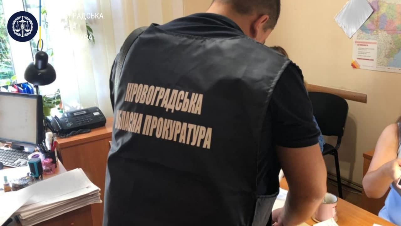 На Кіровоградщині викрили схему розкрадання коштів призначених на дороги
