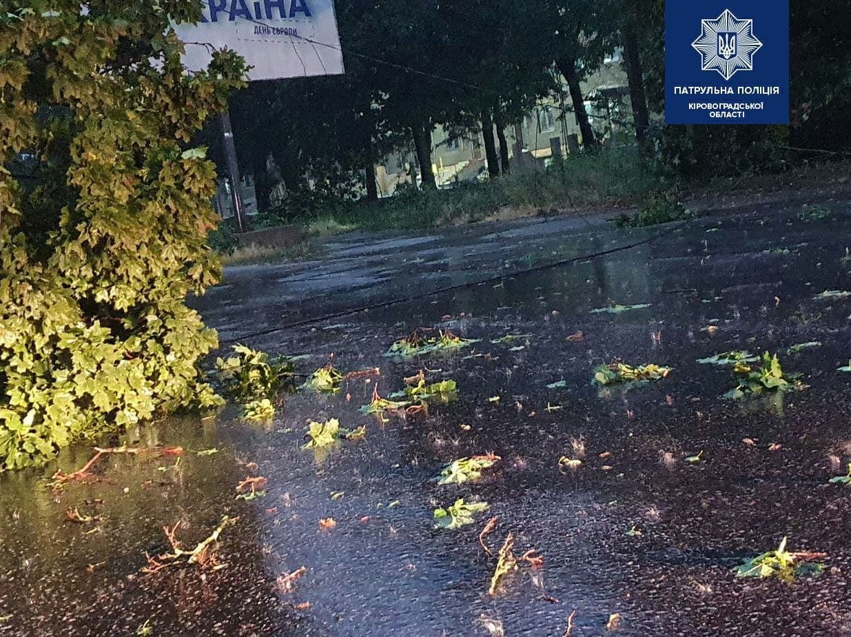 Комунальники назвали вулиці, які найбільше постраждали від негоди