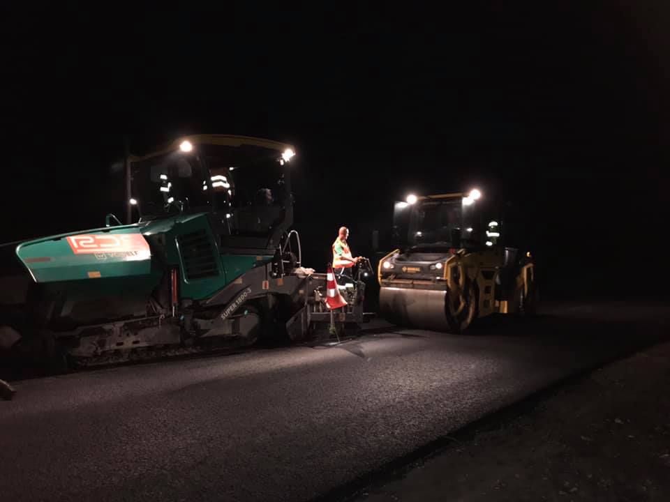 Роботи на дорогах Кіровоградщини тривають навіть вночі (ФОТО)