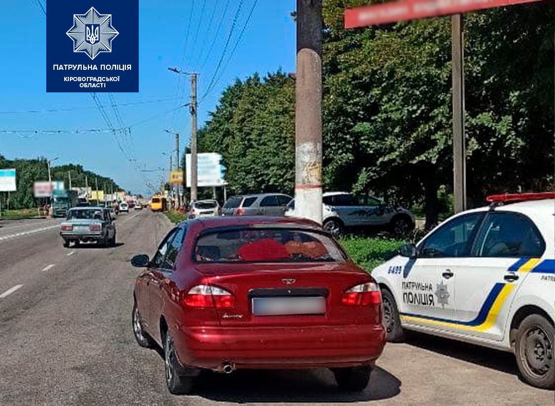 У Кропивницькому горе-водіїв покарали за неправильне паркування