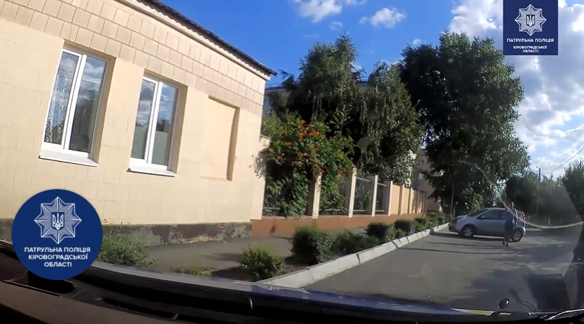 У Кропивницькому патрульні супроводили автівку з породіллею до пологового будинку