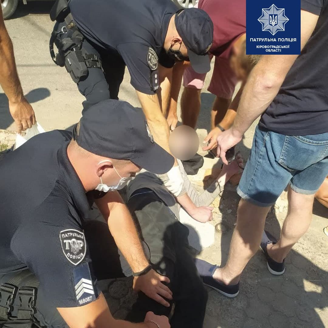 У Кропивницькому допомогли чоловiку з нападом епiлепсiї