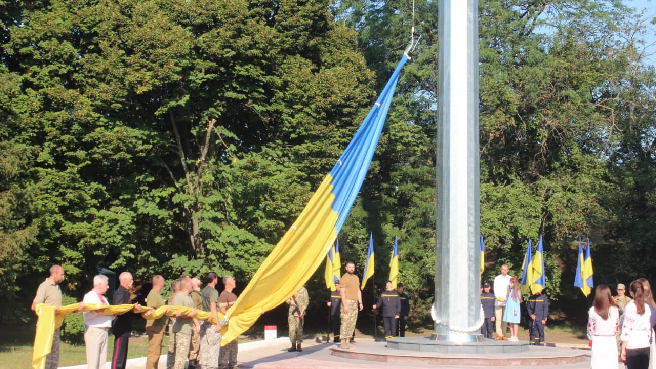 У Кропивницькому підняли найбільший в області прапор України (ФОТО)