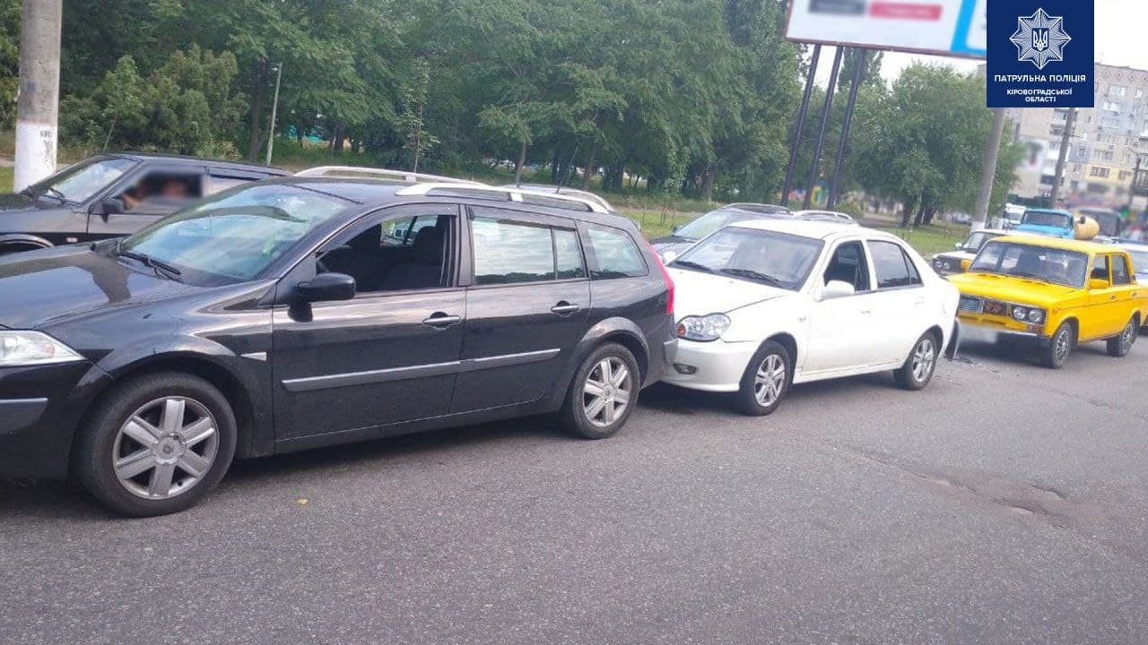 Три автiвки зiткнулися у Кропивницькому (ФОТО)