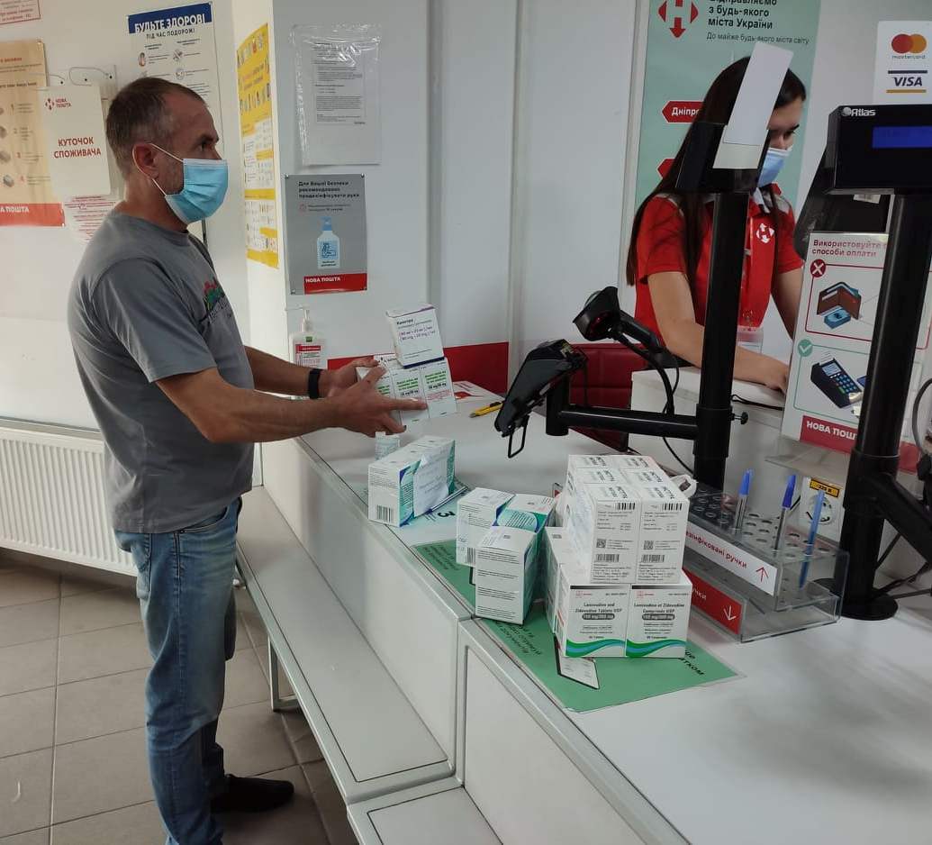 У Кропивницькому запрошують людей з ВІЛ замовляти ліки додому