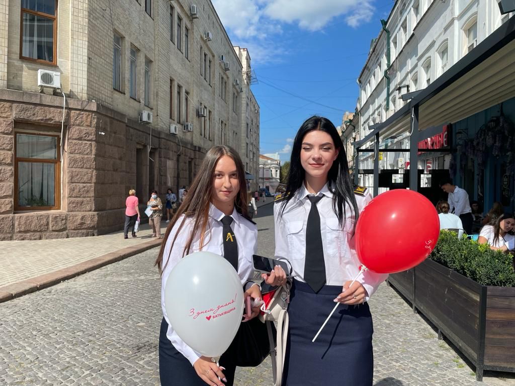 У центрі Кропивницького роздали близько 2 тисяч повітряних кульок (ФОТО)