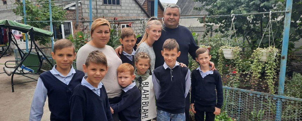 Вiсiм прийомних дiток виховує родина з Кiровоградщини