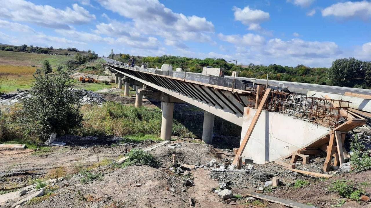 На Кіровоградщині відновлюють об’їзну дорогу біля Кропивницького (ФОТО)