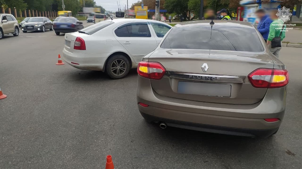 У Кропивницькому водій Renault спричинив ДТП (ФОТО)
