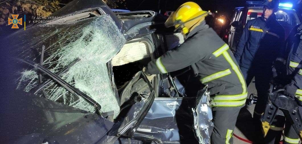 На Кіровоградщині у ДТП загинув водій легковика