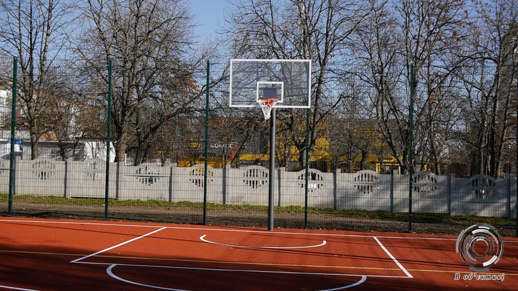 У гiмназiї на Кiровоградщинi побудували спортмайданчик