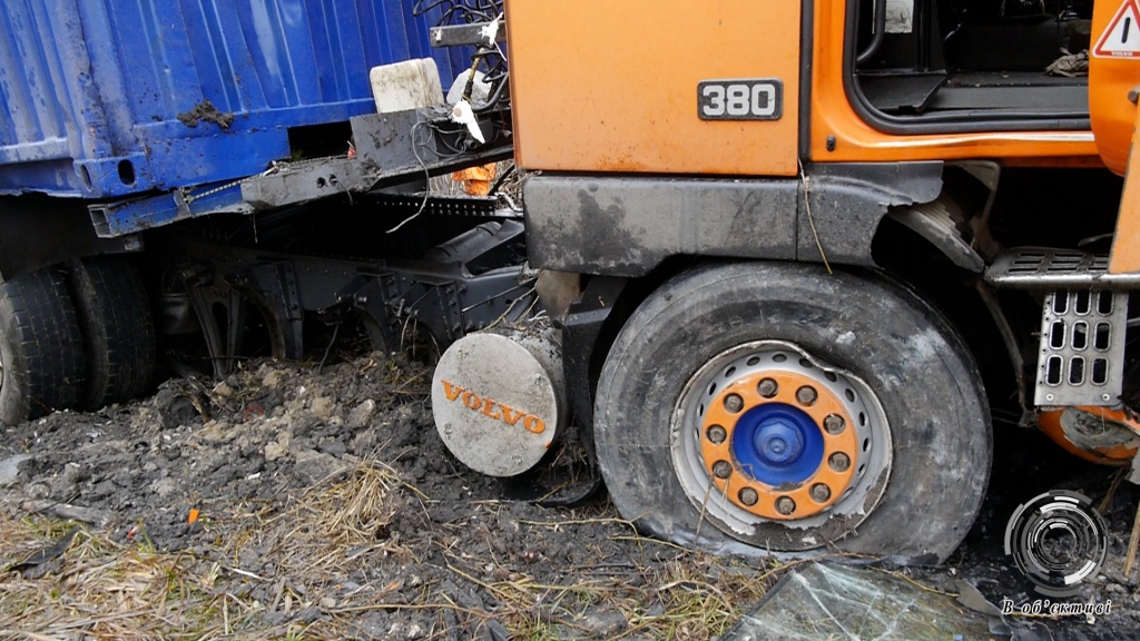 На Кіровоградщині фура злетіла з мосту (ФОТО)