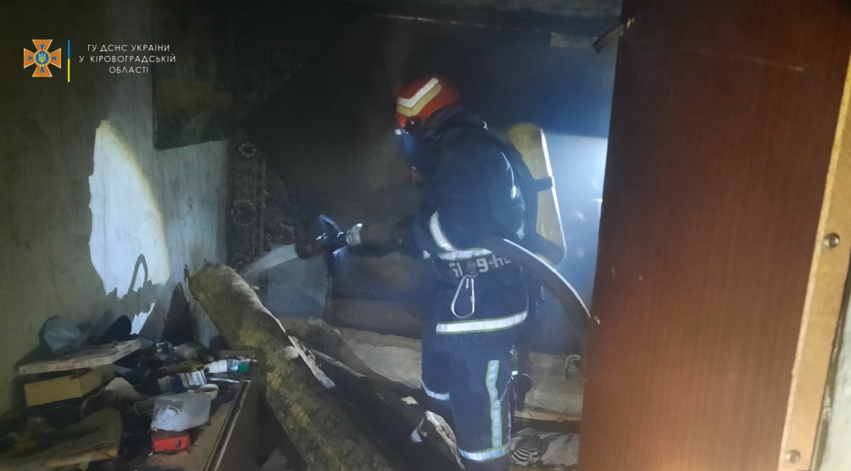 Житель Кiровоградщини ледь не згорiв у власному будинку