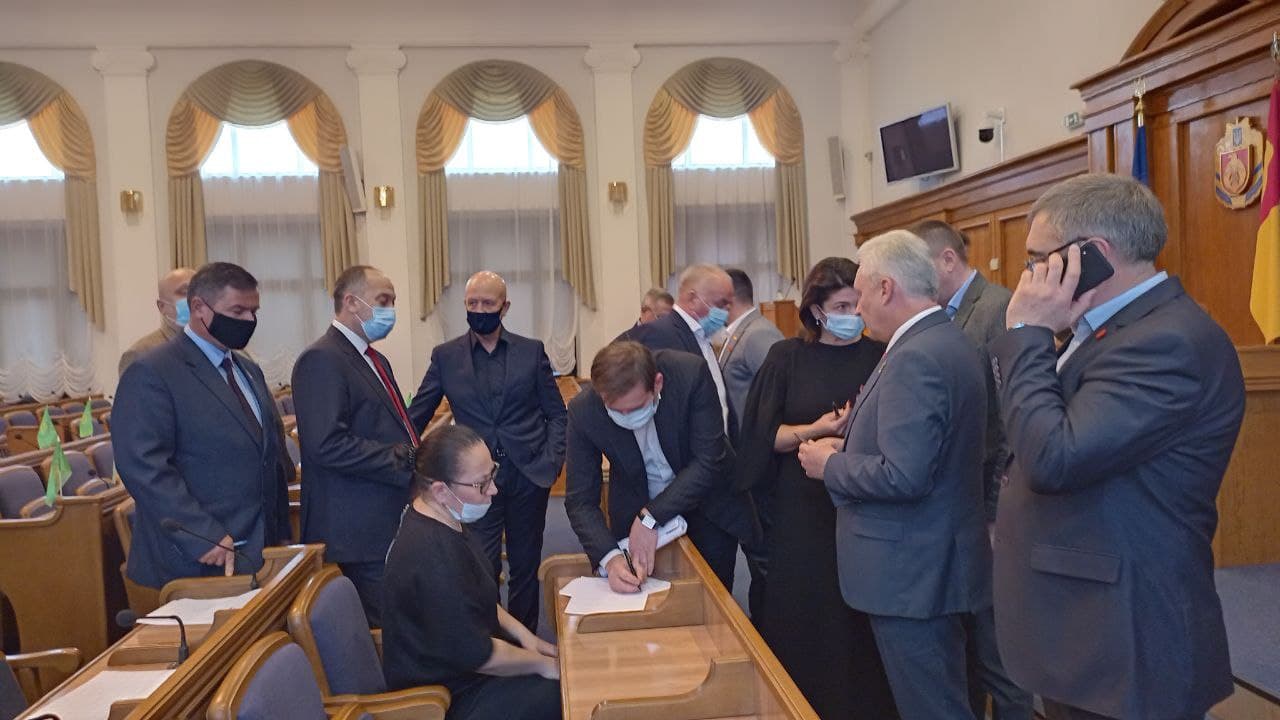 Представники партії президента в Кіровоградській області об’єдналися з ОПЗЖ та спільно поховали проєкти президента (ФОТО)
