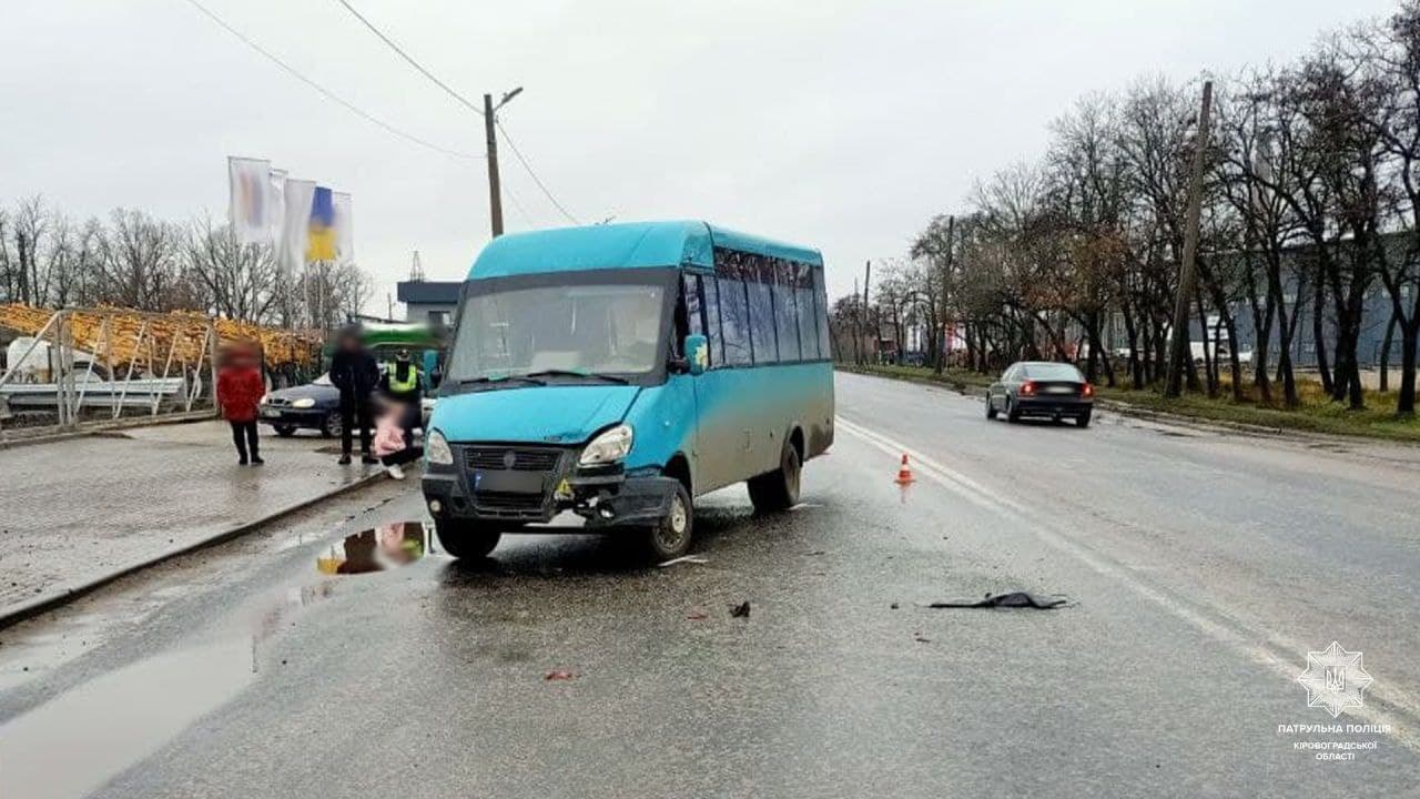 Водiй автобусу спричинив ДТП у Кропивницькому (ФОТО)