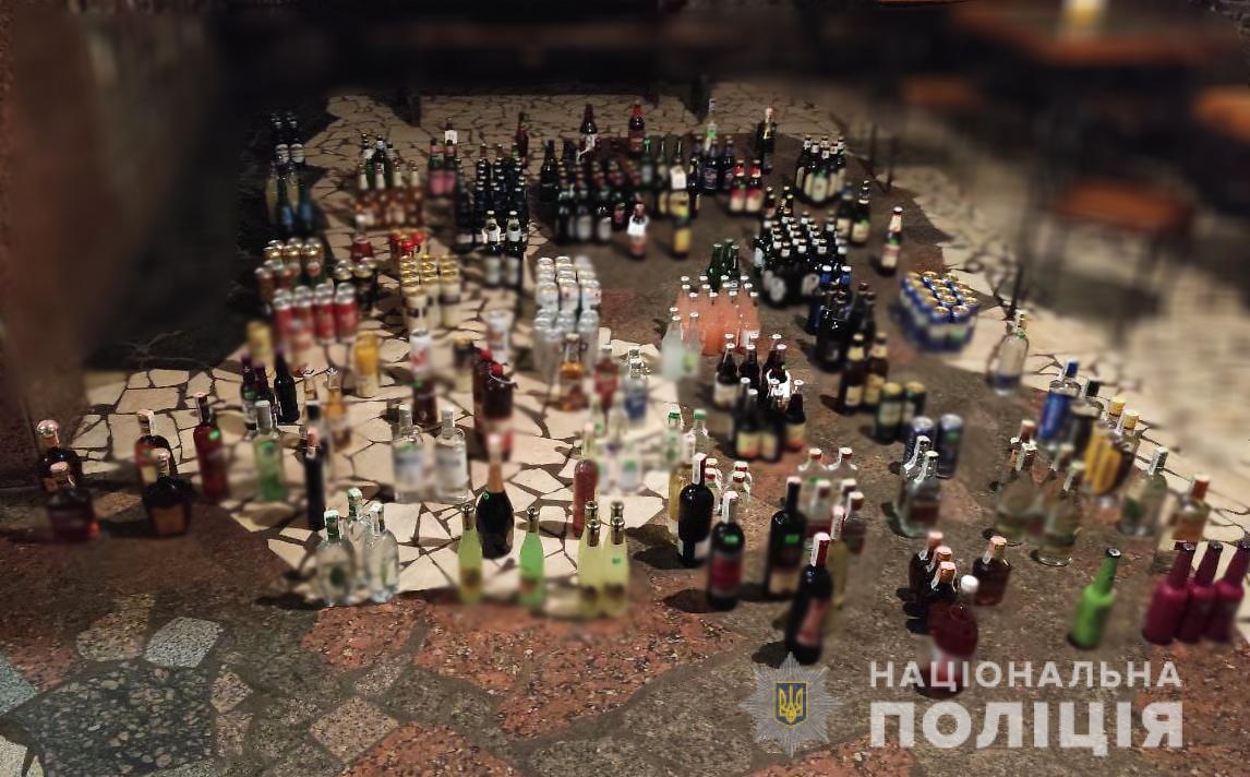 На Кіровоградщині продавали сумнівний алкоголь та цигарки (ФОТО)