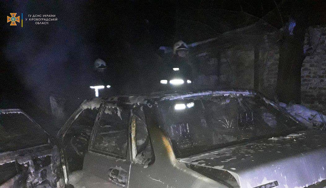 На Кіровоградщині загорілася автівка