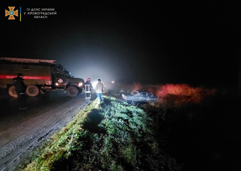 Вантажiвка та “Волга” потрапили в складну ситуацiю на дорогах Кiровоградщини